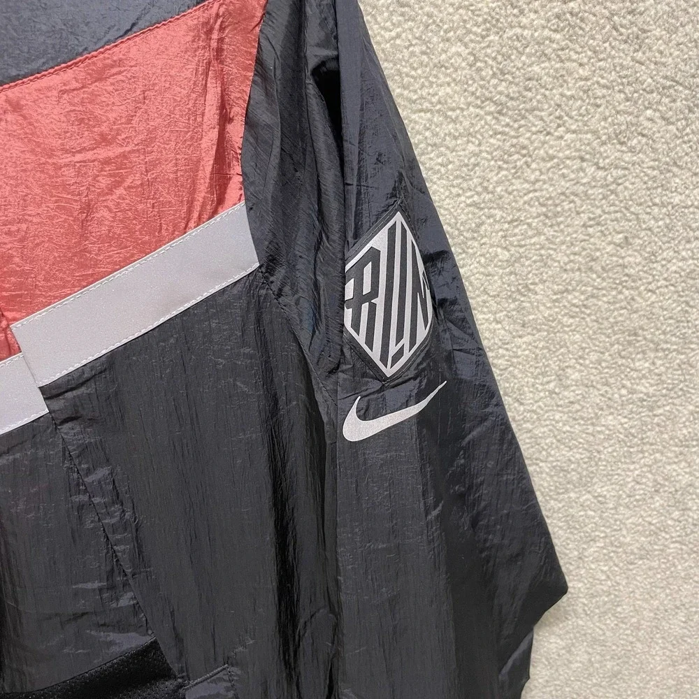 NWT Nike Mens Windrunner Running Jacket Black Red Full Zip Hooded Standard Fit L